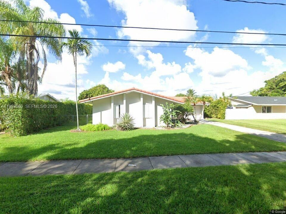 En Venta: $690,000 (5 camas, 3 baños, 1896 Pies cuadrados)