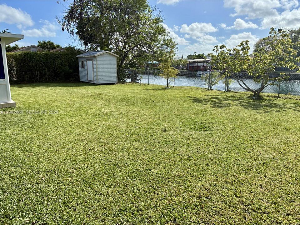 En Venta: $690,000 (5 camas, 3 baños, 1896 Pies cuadrados)
