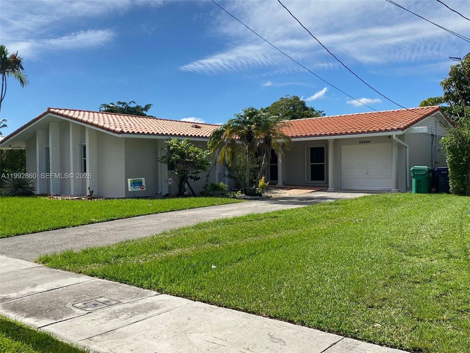 En Venta: $690,000 (5 camas, 3 baños, 1896 Pies cuadrados)