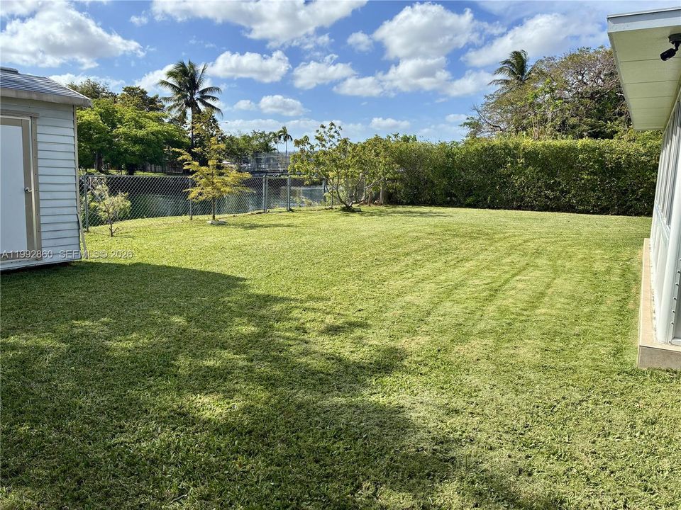 En Venta: $690,000 (5 camas, 3 baños, 1896 Pies cuadrados)