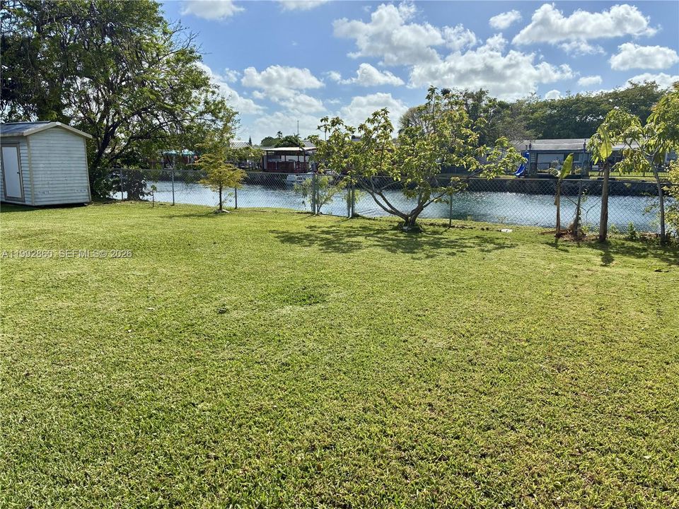 En Venta: $690,000 (5 camas, 3 baños, 1896 Pies cuadrados)