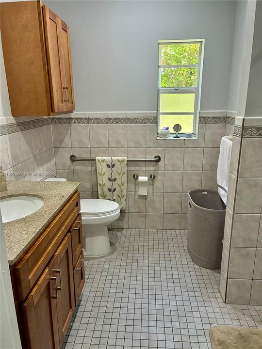 En Venta: $690,000 (5 camas, 3 baños, 1896 Pies cuadrados)