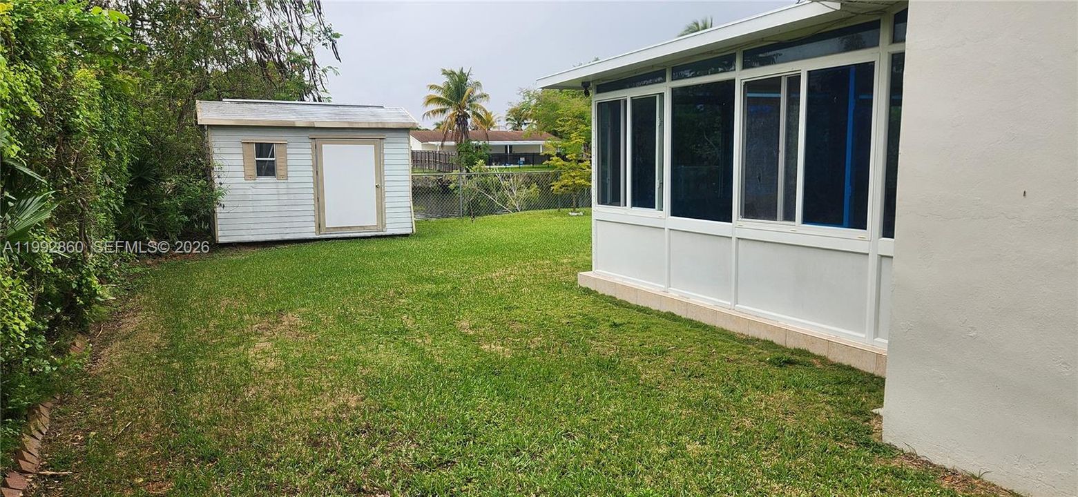En Venta: $690,000 (5 camas, 3 baños, 1896 Pies cuadrados)