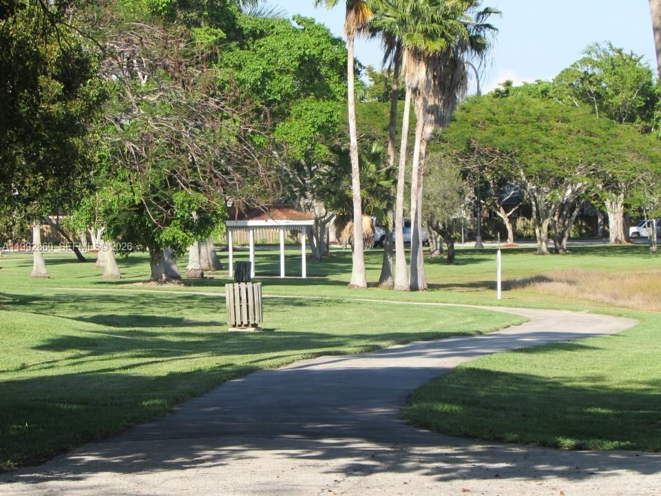 En Venta: $690,000 (5 camas, 3 baños, 1896 Pies cuadrados)