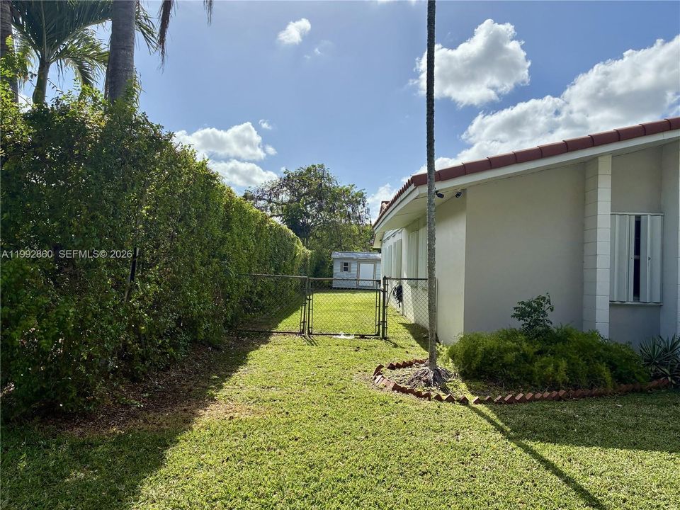 En Venta: $690,000 (5 camas, 3 baños, 1896 Pies cuadrados)