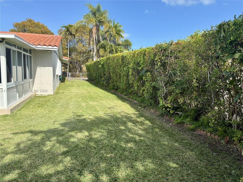 En Venta: $690,000 (5 camas, 3 baños, 1896 Pies cuadrados)