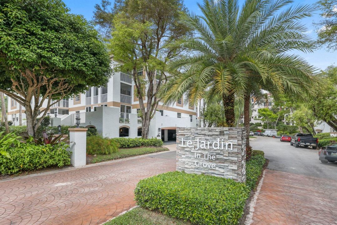 Entrance to Le Jardin