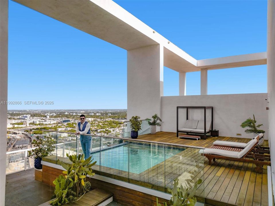 В аренду: $19,500 (2 спален, 2 ванн, 2566 Квадратных фут)