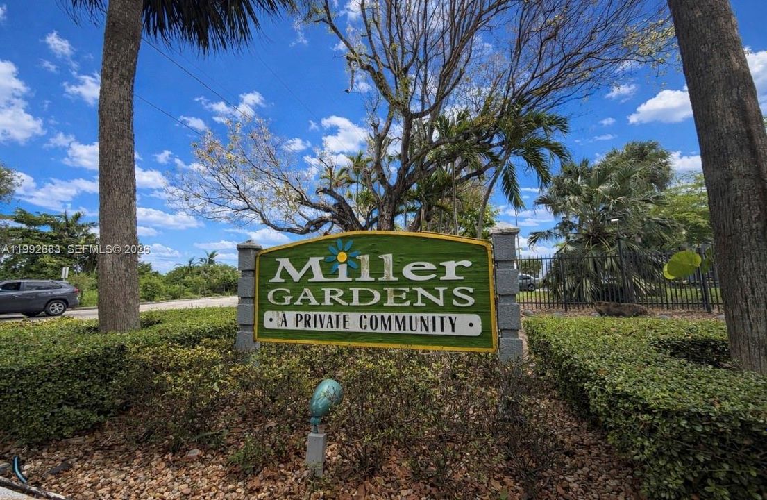 4 floors per Building - gated community offering security and 2 pools , tennis courts  a lively and quiet community