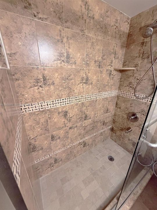 Activo con contrato: $310,000 (2 camas, 2 baños, 1170 Pies cuadrados)