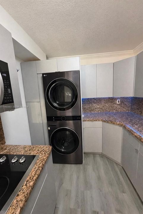 Activo con contrato: $310,000 (2 camas, 2 baños, 1170 Pies cuadrados)
