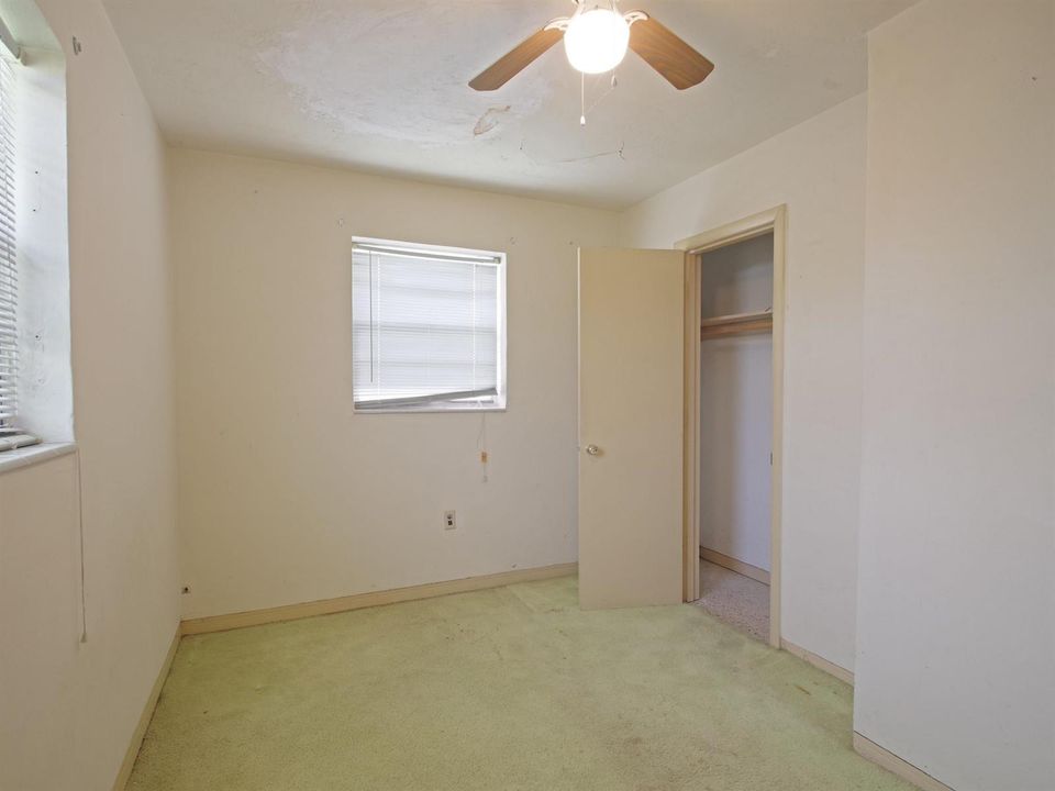 Rear Bedroom-020-022-2048x1536