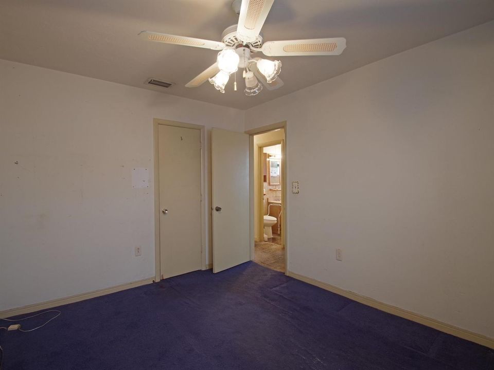 Second Bedroom-018-025-2048x1536