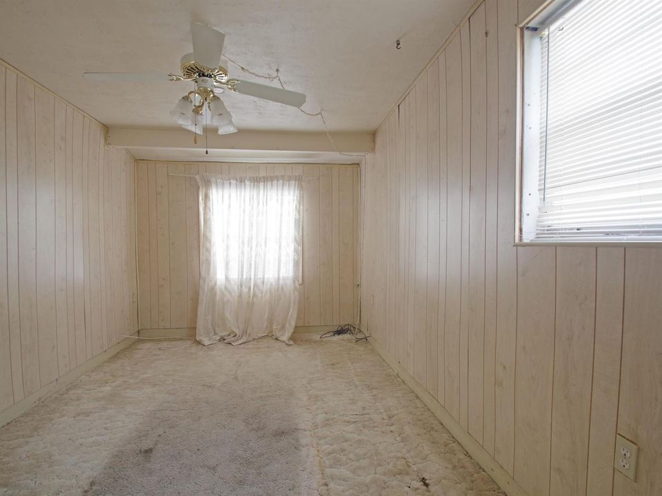 Family Room-013-005-2048x1536
