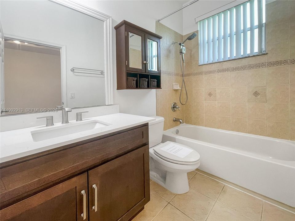 For Rent: $3,200 (3 beds, 2 baths, 1251 Square Feet)