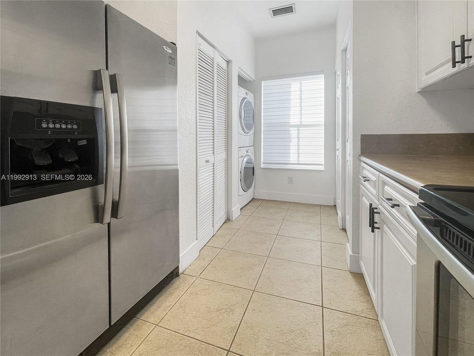 For Rent: $3,200 (3 beds, 2 baths, 1251 Square Feet)