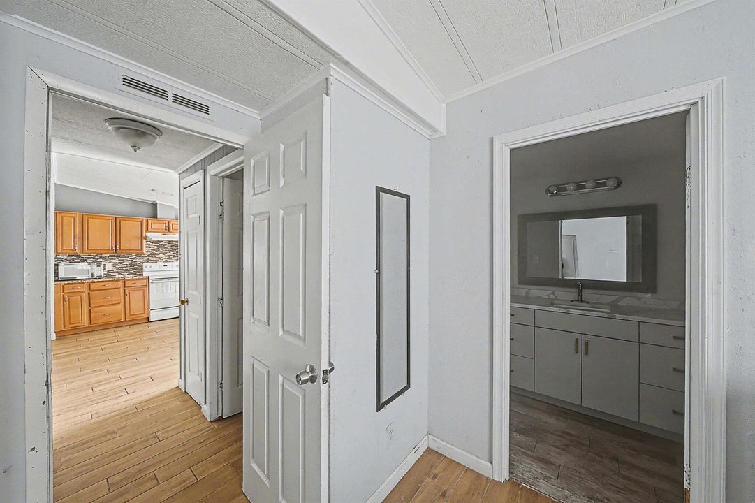 17 Primary Bedroom (3)