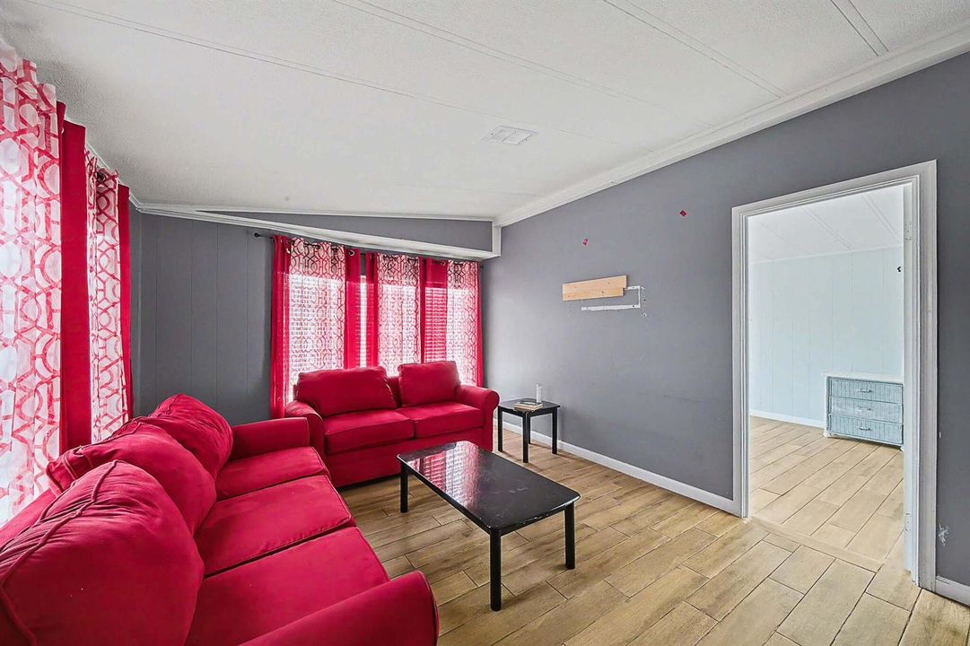 6 Living Area (2)