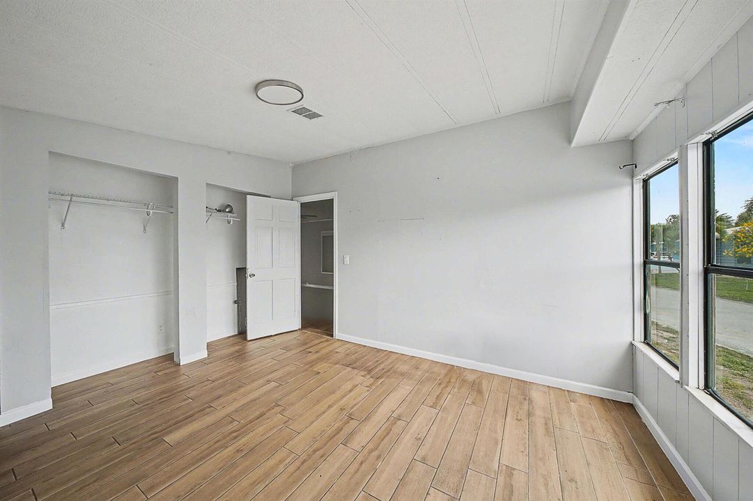 7 Guest Bedroom A (2)