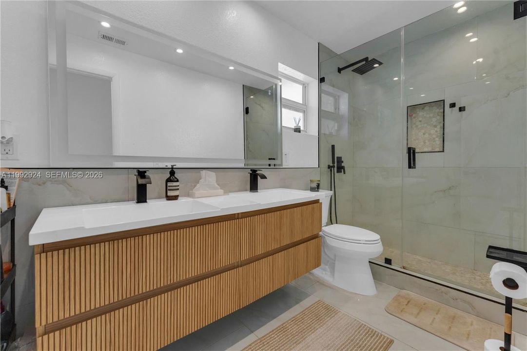 Active With Contract: $529,000 (3 beds, 2 baths, 1582 Square Feet)