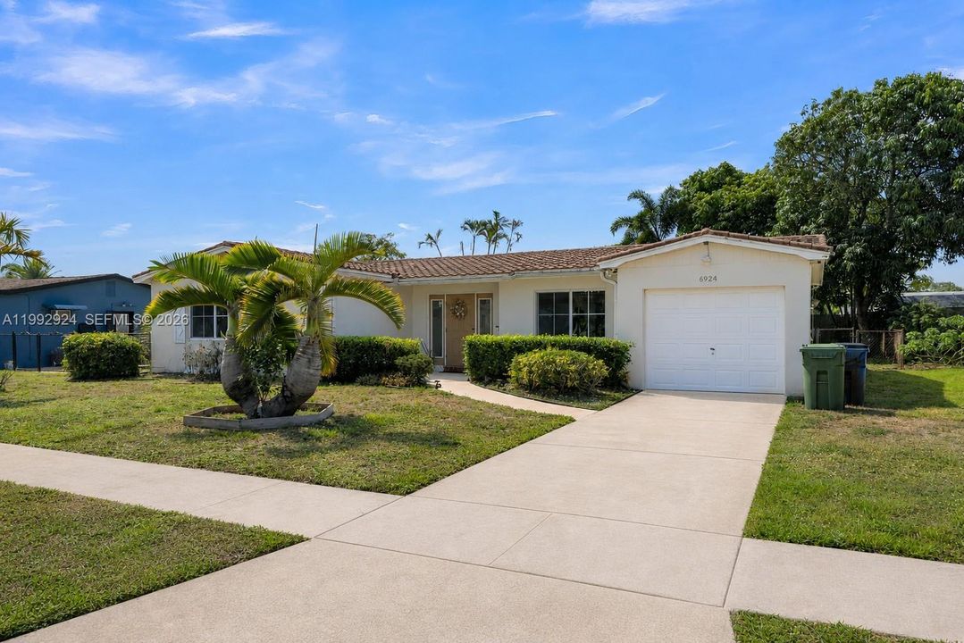 Active With Contract: $529,000 (3 beds, 2 baths, 1582 Square Feet)