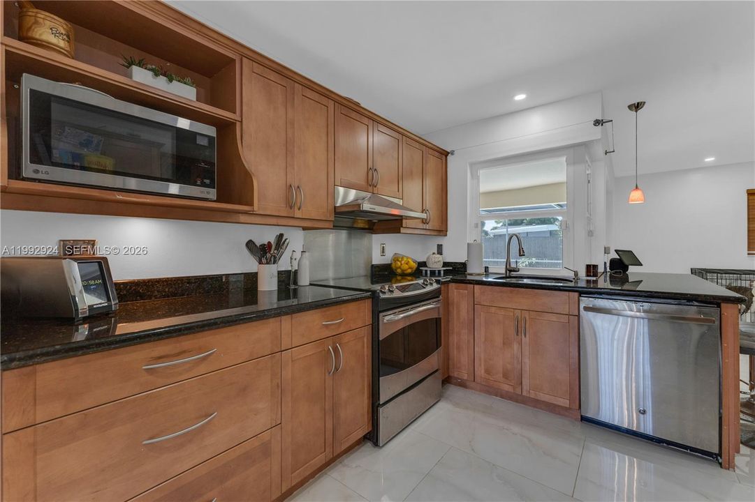 Active With Contract: $529,000 (3 beds, 2 baths, 1582 Square Feet)