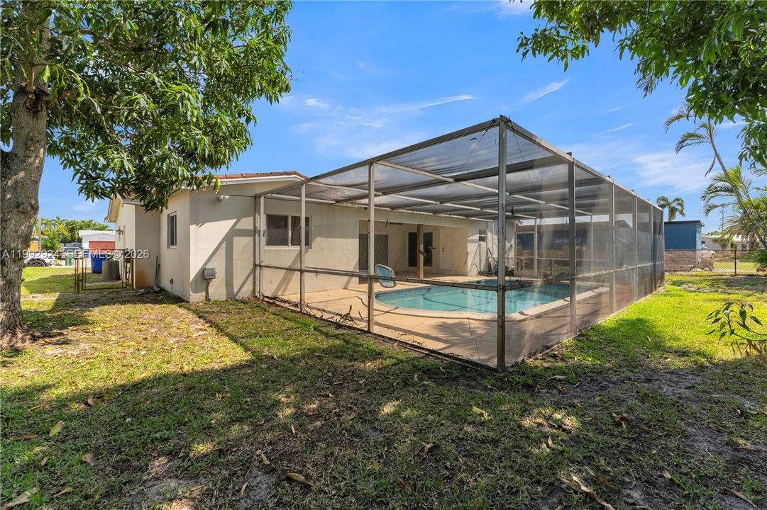 Active With Contract: $529,000 (3 beds, 2 baths, 1582 Square Feet)