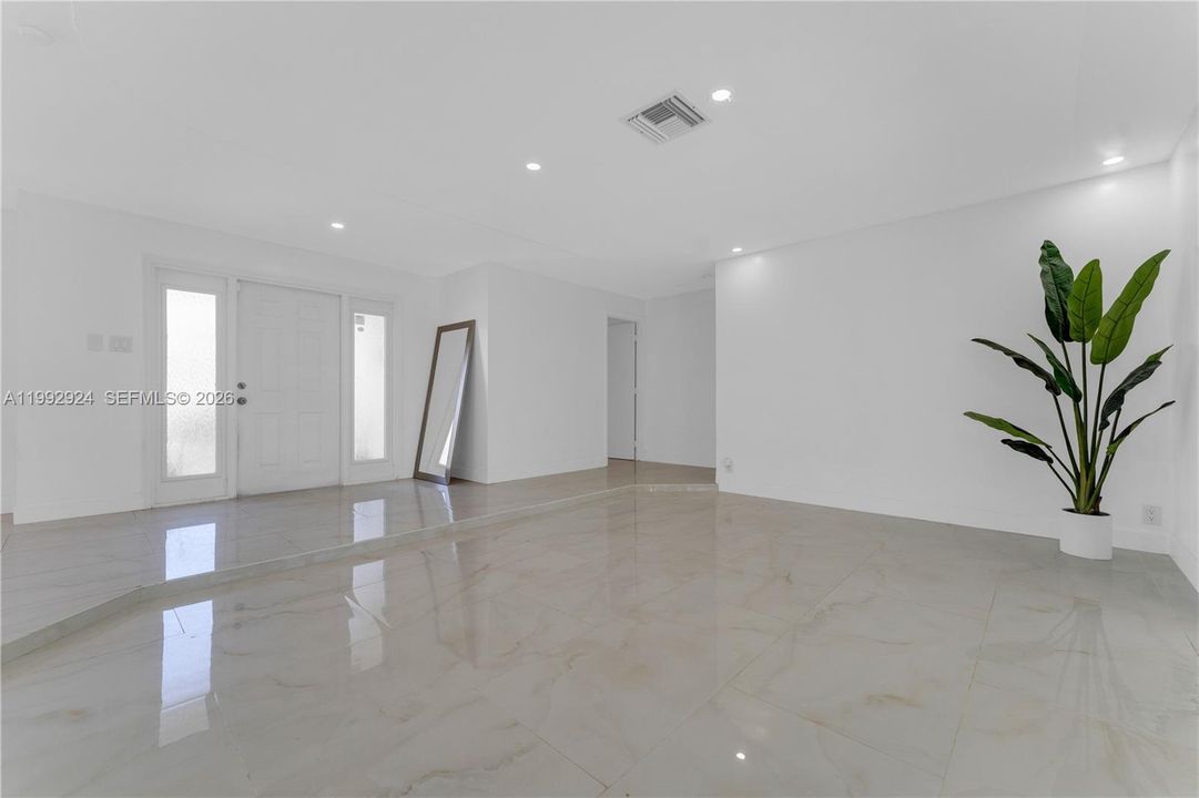 Active With Contract: $529,000 (3 beds, 2 baths, 1582 Square Feet)