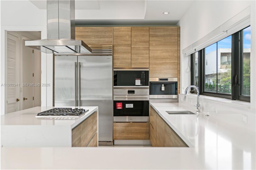 For Rent: $20,000 (5 beds, 6 baths, 5368 Square Feet)
