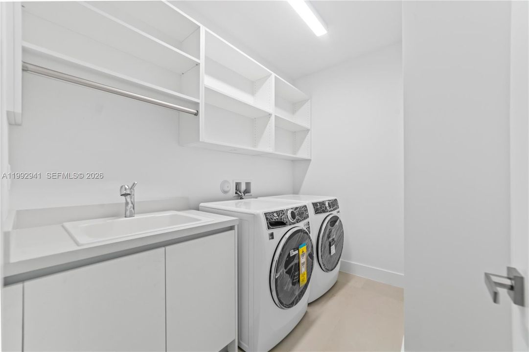 For Rent: $20,000 (5 beds, 6 baths, 5368 Square Feet)