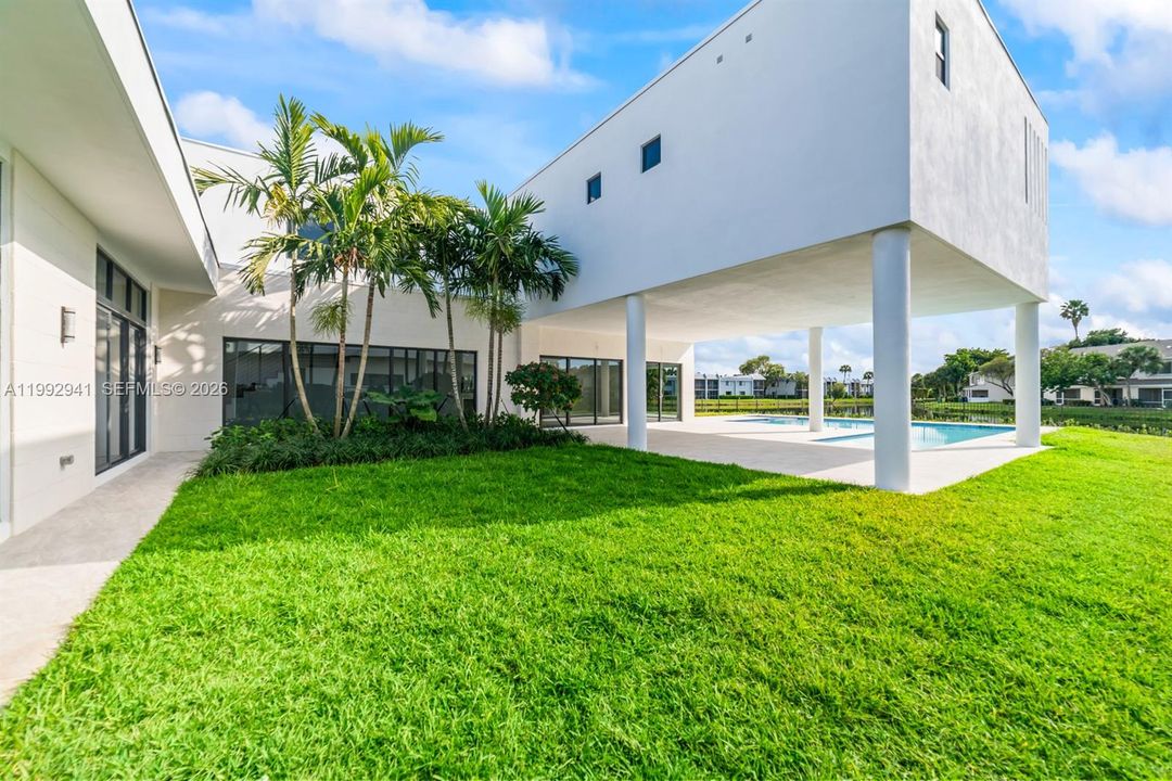 For Rent: $20,000 (5 beds, 6 baths, 5368 Square Feet)