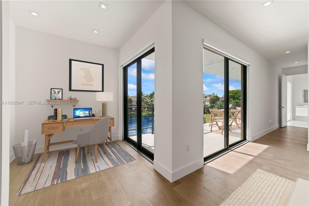 Master Bedroom - Bonus Area