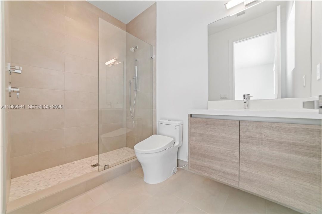 For Rent: $20,000 (5 beds, 6 baths, 5368 Square Feet)