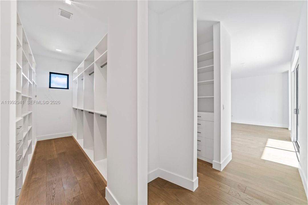 Hers - Walking Closet