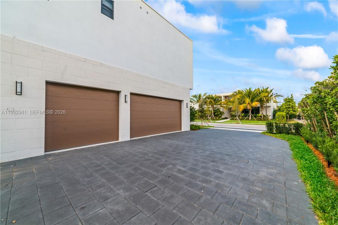 For Rent: $20,000 (5 beds, 6 baths, 5368 Square Feet)