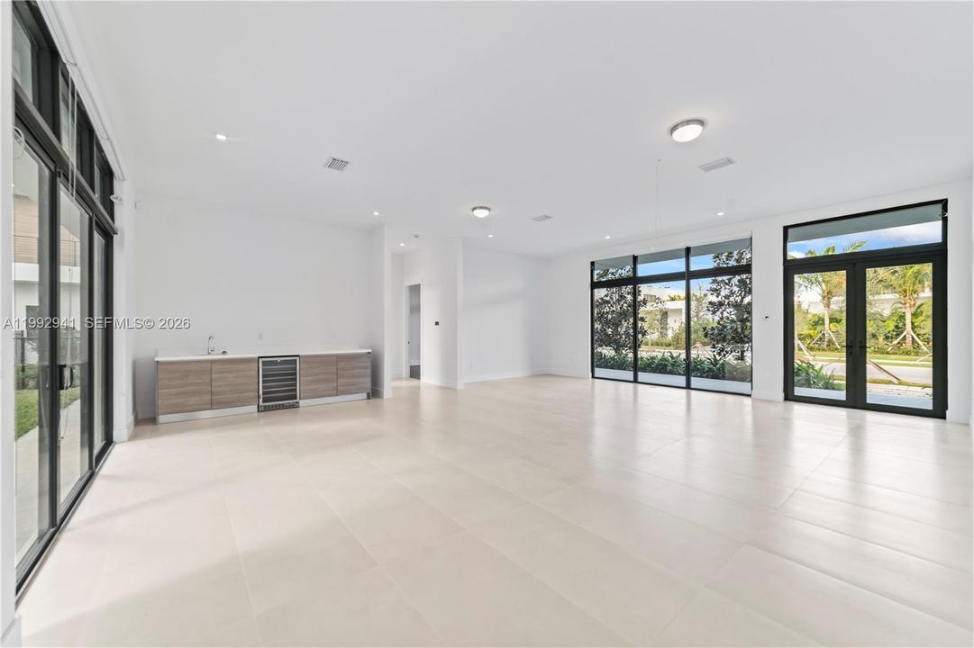For Rent: $20,000 (5 beds, 6 baths, 5368 Square Feet)