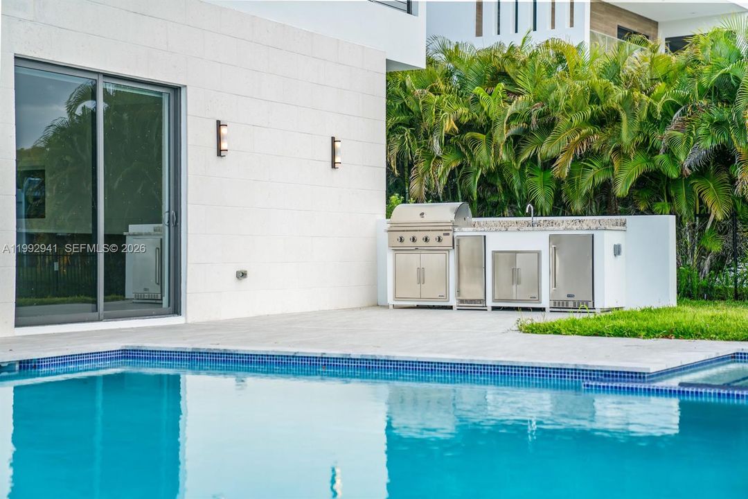 Outdoor Kitchen