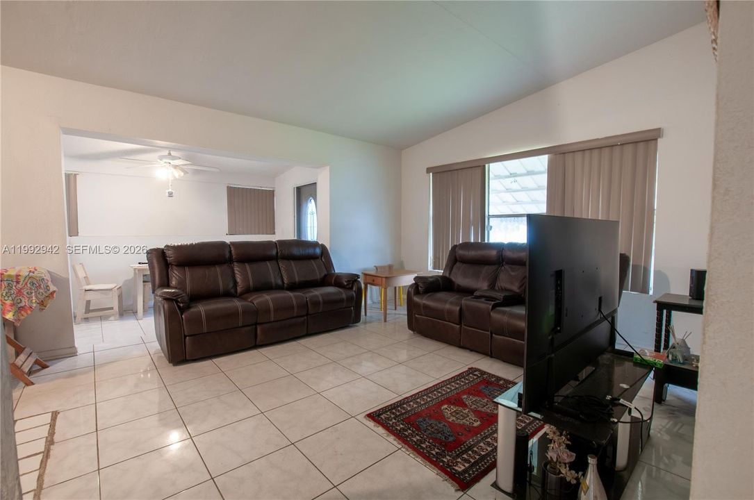En Venta: $350,000 (2 camas, 1 baños, 878 Pies cuadrados)