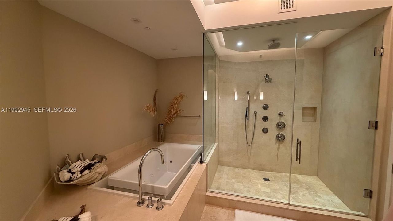 For Sale: $6,690,000 (3 beds, 3 baths, 2721 Square Feet)