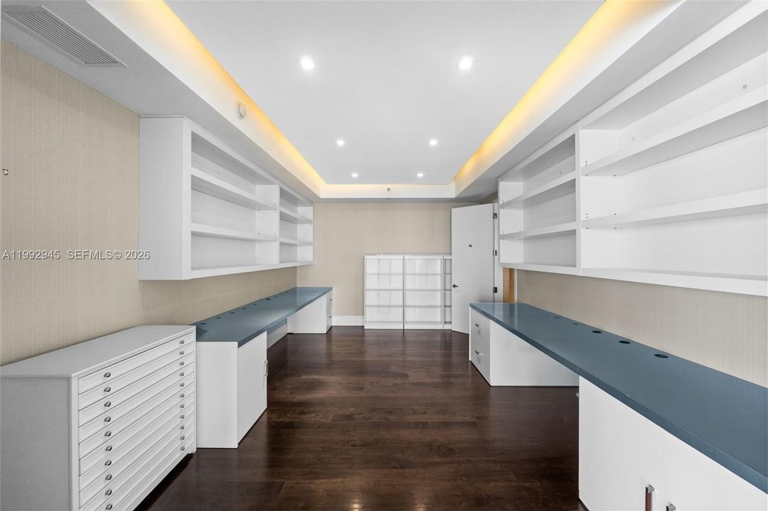 2nd bedroom / office