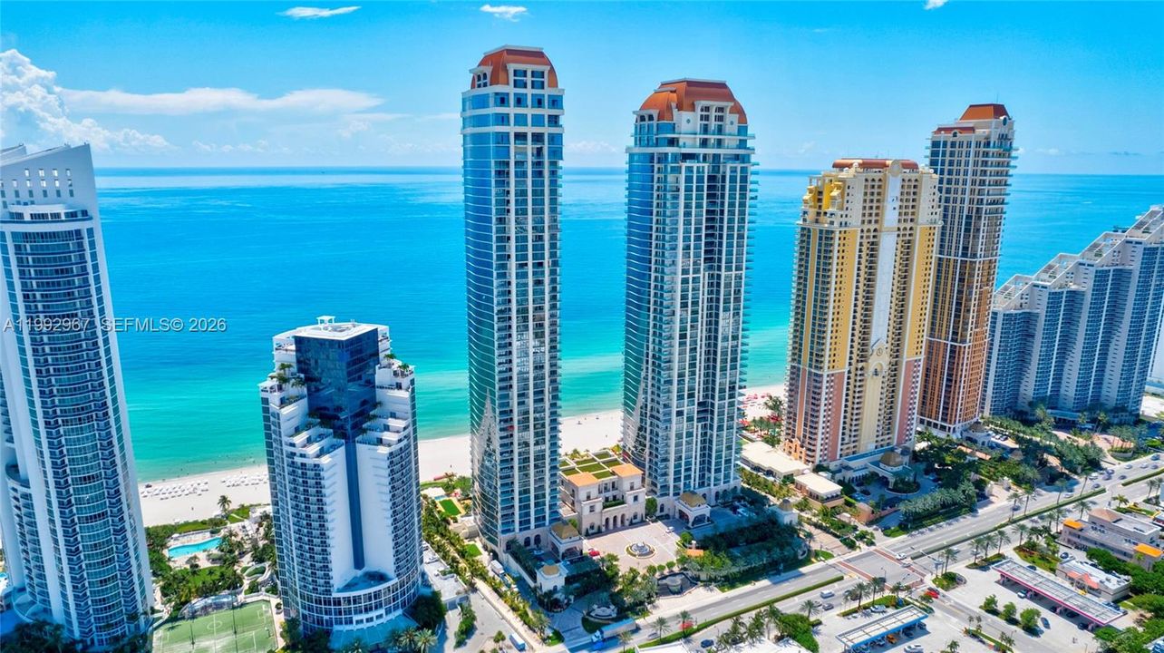 В аренду: $65,000 (5 спален, 7 ванн, 3803 Квадратных фут)