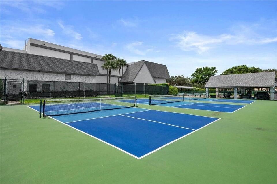 CLUBHOUSE PICKLEBALL COURTS