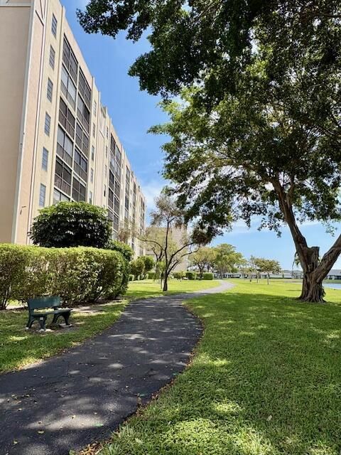 WALKING PATH ALONG THE BACK
