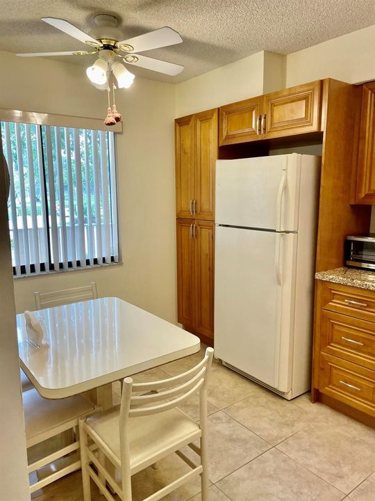 EAT-IN KITCHEN