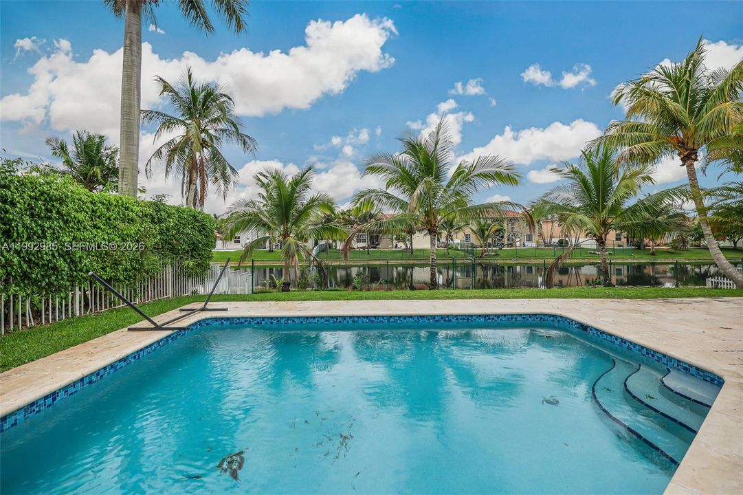 Active With Contract: $5,500 (4 beds, 2 baths, 2562 Square Feet)