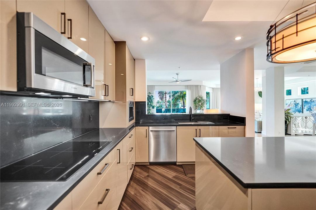 En Venta: $1,745,000 (2 camas, 2 baños, 2394 Pies cuadrados)