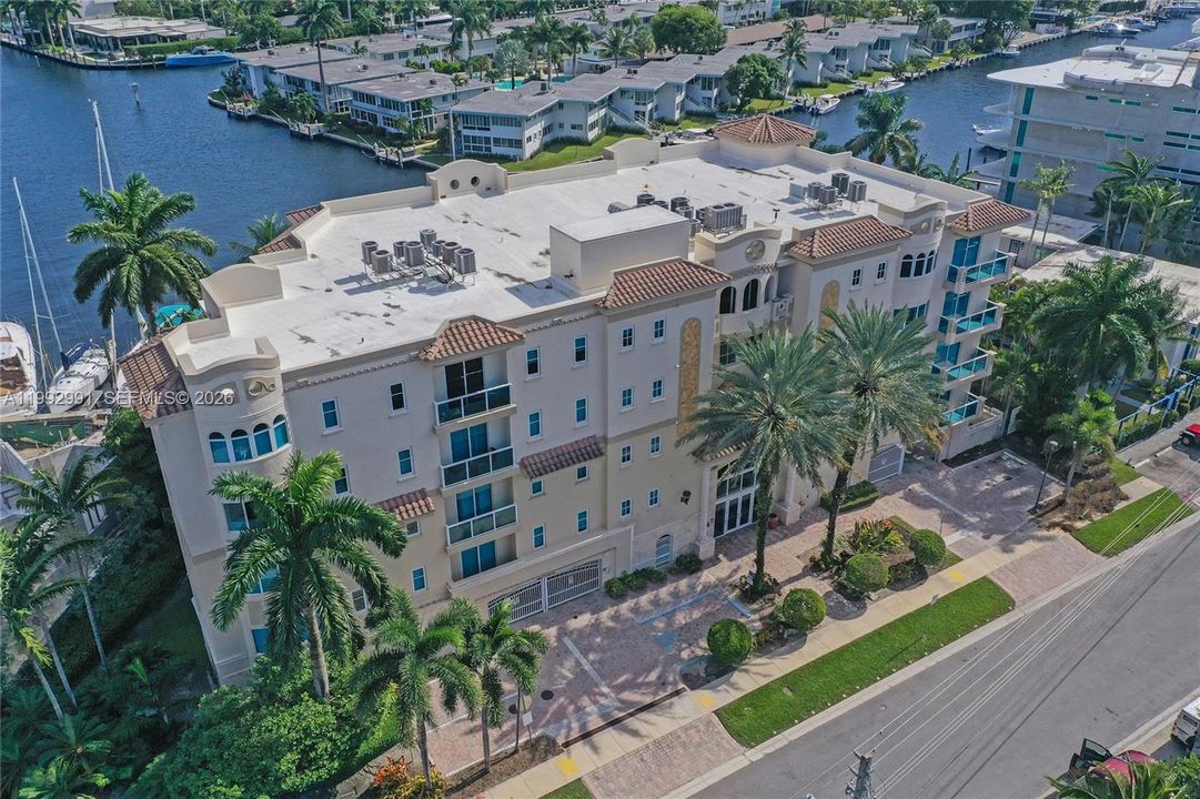 En Venta: $1,745,000 (2 camas, 2 baños, 2394 Pies cuadrados)