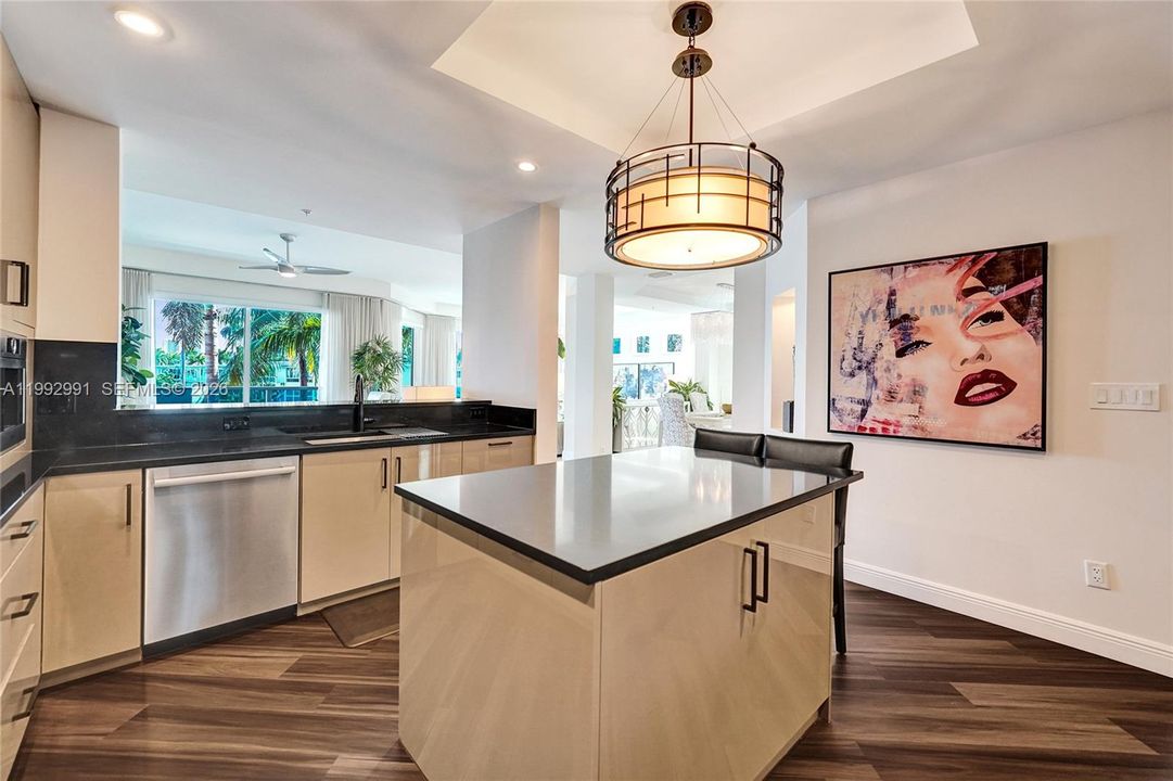En Venta: $1,745,000 (2 camas, 2 baños, 2394 Pies cuadrados)