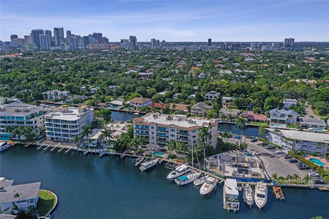 En Venta: $1,745,000 (2 camas, 2 baños, 2394 Pies cuadrados)