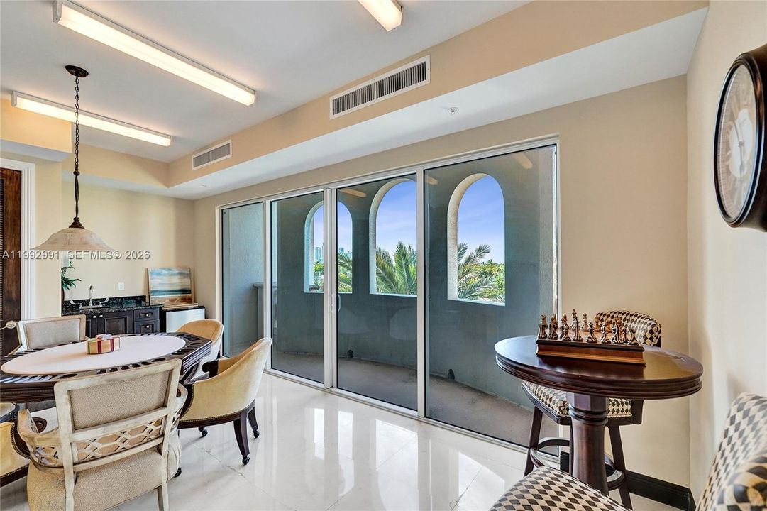 En Venta: $1,745,000 (2 camas, 2 baños, 2394 Pies cuadrados)